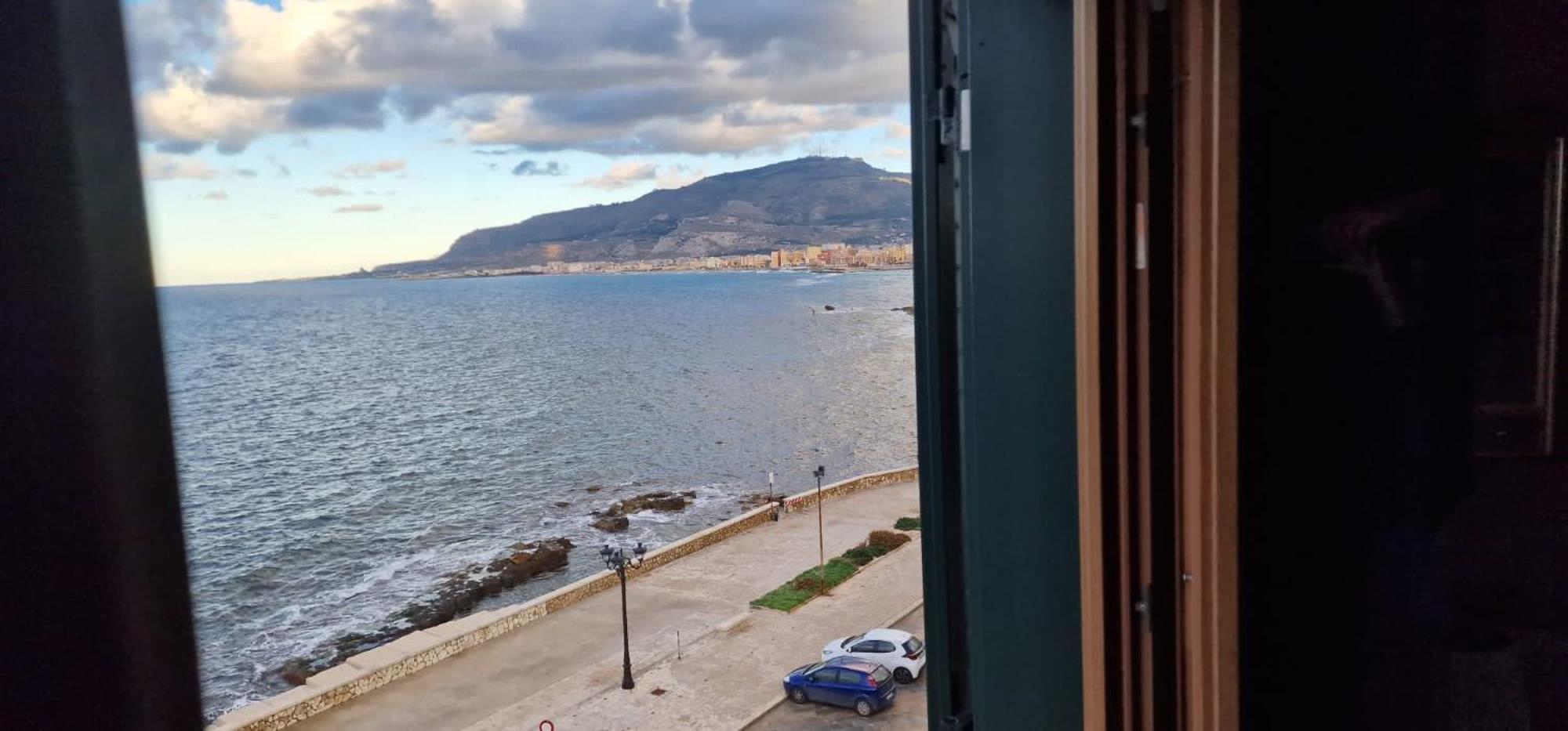 Attico Vista Mare Trapani Apartamento Exterior foto
